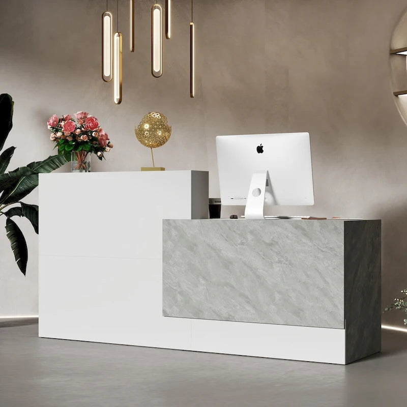 Comptoir d'accueil blanc avec surface pour ordinateur
