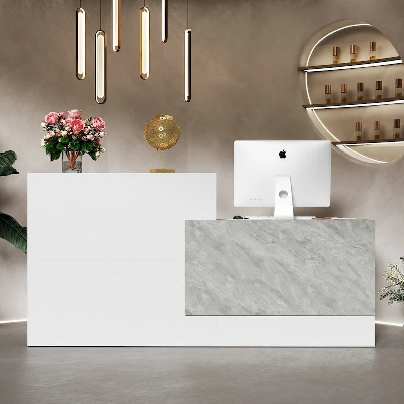 Comptoir d'accueil blanc avec surface pour ordinateur